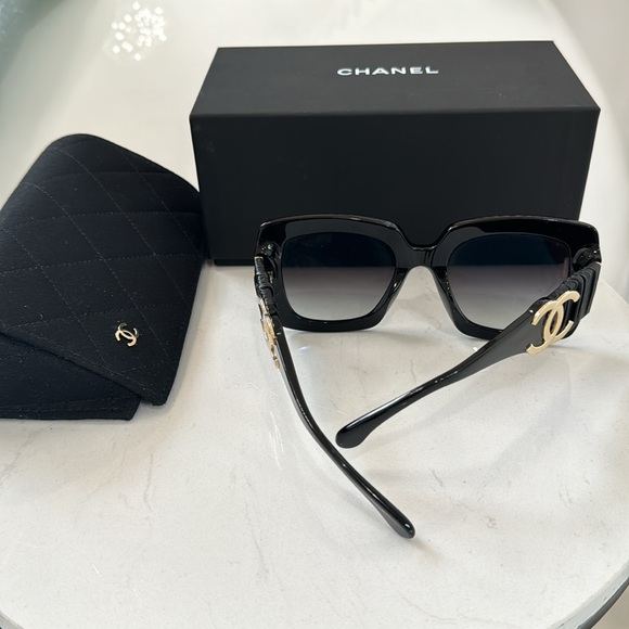 Chanel Sunglasses -  Black with large CC leather on handle.  🔥No scathes on lens - Picture 2 of 5